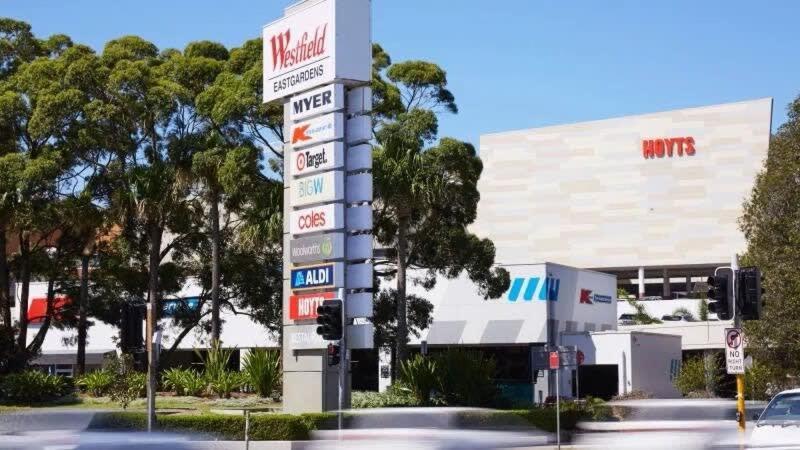 Elegant Double - Mins To Airport - Shared Bathroom Guest house
