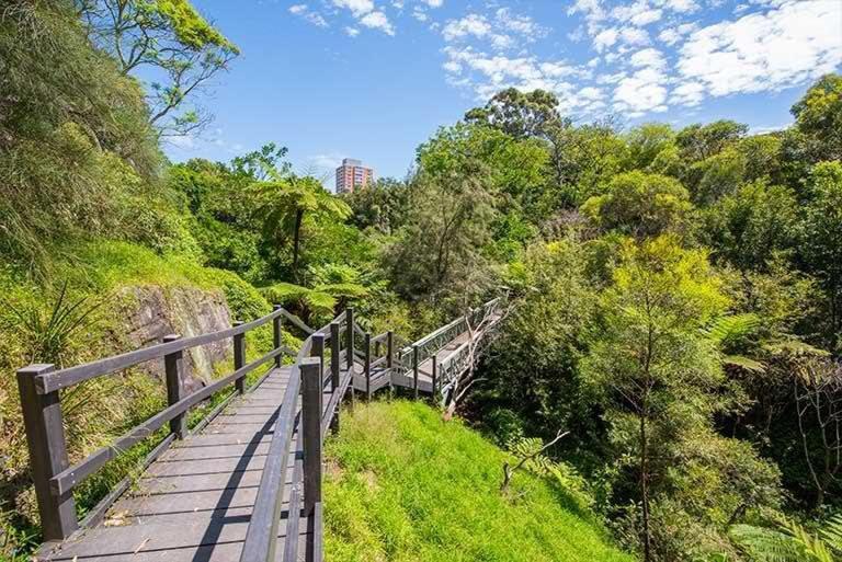 Elegant Double - Mins To Airport - Shared Bathroom *
