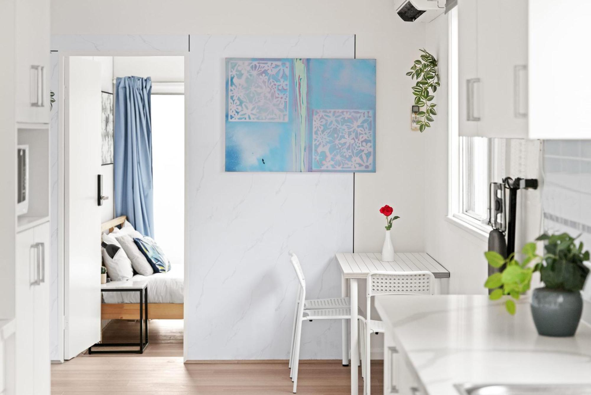 Guest house Elegant Double - Mins To Airport - Shared Bathroom