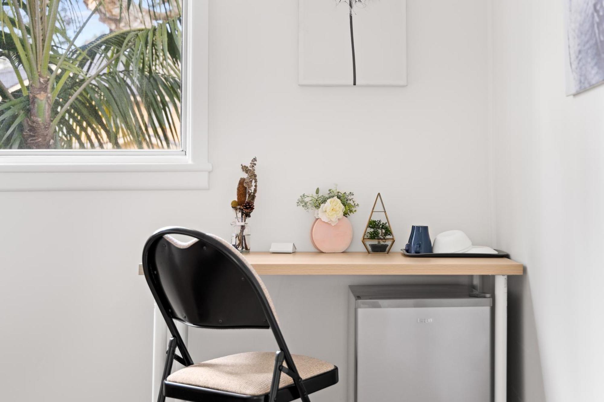 Elegant Double - Mins To Airport - Shared Bathroom * Sydney